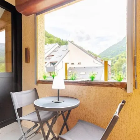 Le Cocon De St Lary Apartment *
